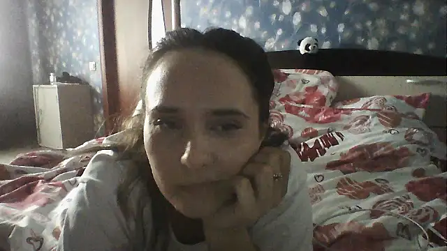 Snapshot of Alisa07qw chatting on May 6, 2026, 7:34 am Alisa07qw online show from May 6, 2026, 7:34 am