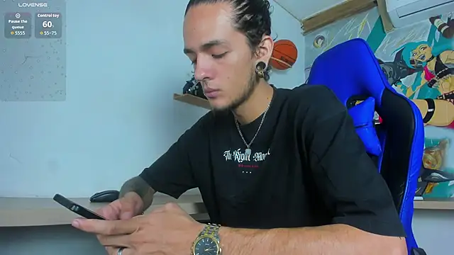 Snapshot of Skinny_Mac chatting on May 8, 2026, 12:42 pm Skinny Mac online show from May 8, 2026, 12:42 pm