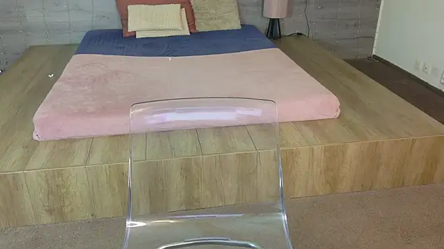 IceBlueBabe online show from April 17, 2026, 7:49 pm