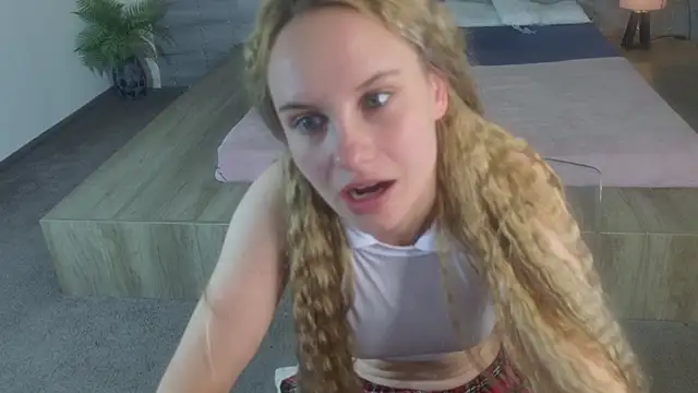 Snapshot of IceBlueBabe chatting on June 1, 2026, 7:35 pm IceBlueBabe online show from June 1, 2026, 7:35 pm