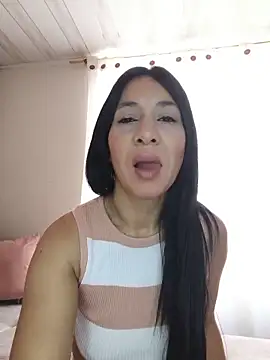 Snapshot of Camillemonroe_ chatting on May 15, 2026, 12:36 pm Camillemonroe online show from May 15, 2026, 12:36 pm