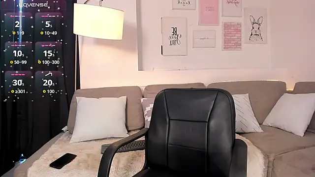 Zoey monroe online show from April 28, 2026, 1:37 pm