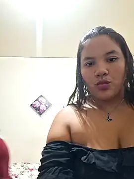 monicarokaforte online show from May 23, 2026, 1:04 am