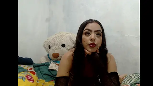 Britanylovee online show from April 17, 2026, 4:43 pm