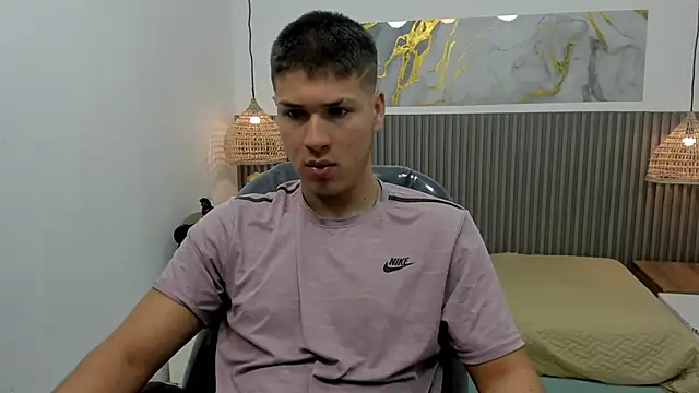 AlessandroFranco online show from April 15, 2026, 1:26 pm