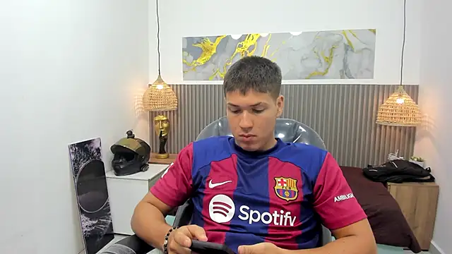 AlessandroFranco online show from May 13, 2026, 2:46 pm