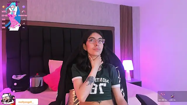 Molly A online show from March 26, 2026, 3:21 pm