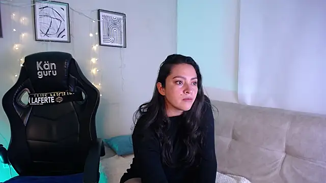 Siara Belle online show from April 1, 2026, 9:45 pm