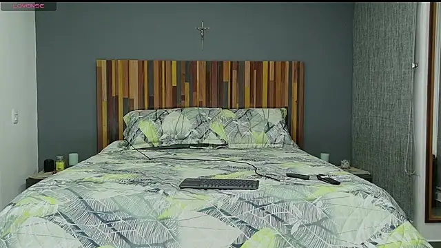 LauraaPeachh1 online show from April 17, 2026, 1:41 am