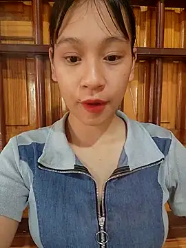 Snapshot of -Hicici- chatting on July 11, 2026, 11:49 pm -Hicici- online show from July 11, 2026, 11:49 pm
