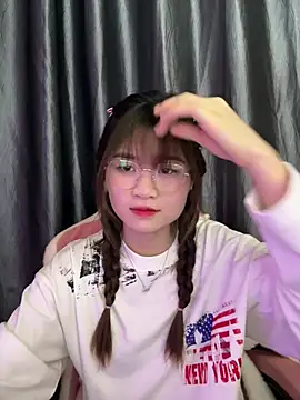 Cum-withyou online show from May 6, 2026, 6:39 am