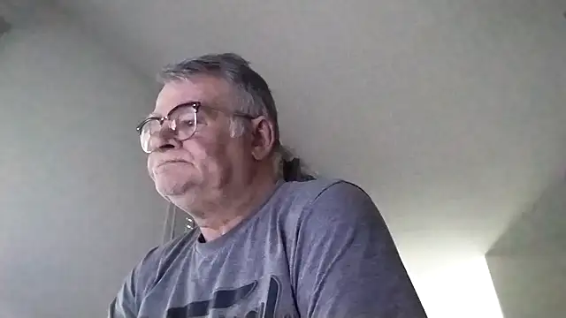 Snapshot of oura chatting on May 3, 2026, 6:51 am oura online show from May 3, 2026, 6:51 am