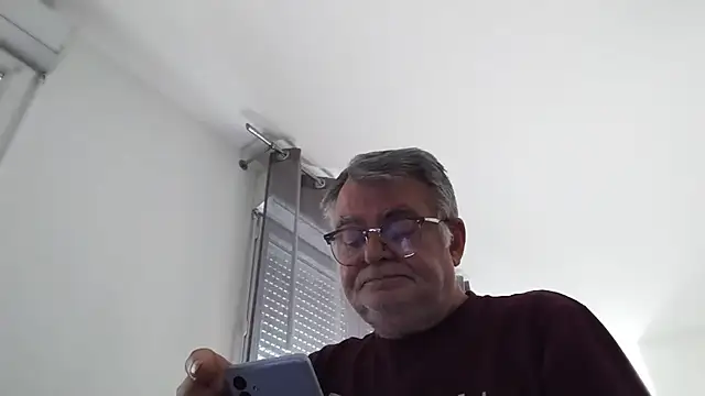 Snapshot of oura chatting on May 12, 2026, 6:54 am oura online show from May 12, 2026, 6:54 am