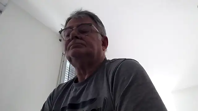 Snapshot of oura chatting on May 2, 2026, 7:35 am oura online show from May 2, 2026, 7:35 am