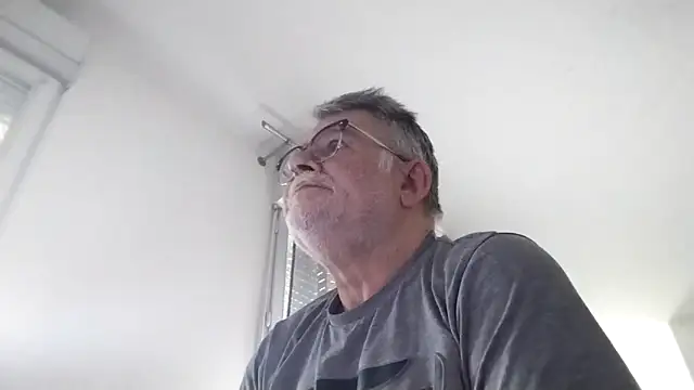 Snapshot of oura chatting on May 1, 2026, 5:34 am oura online show from May 1, 2026, 5:34 am