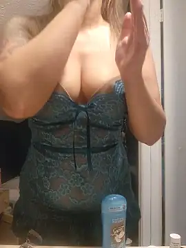 NicolePearl online show from June 4, 2026, 12:59 am