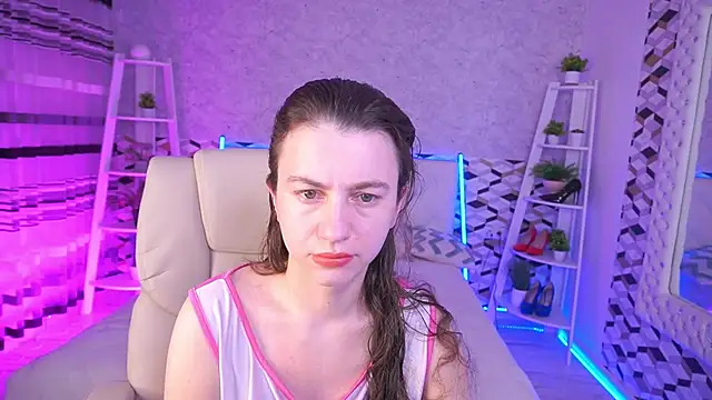 Snapshot of LittleJulii chatting on May 27, 2026, 4:09 am LittleJulii online show from May 27, 2026, 4:09 am