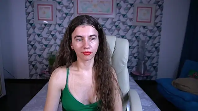 LittleJulii online show from April 3, 2026, 7:20 pm