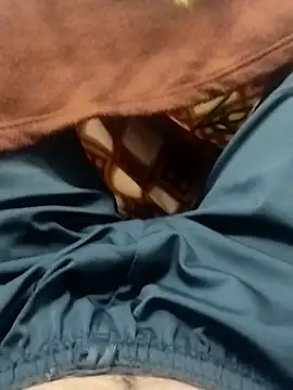 Roy3 2 online show from April 3, 2026, 6:25 pm