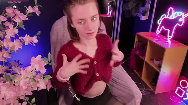 Pretty Victoria online show from April 26, 2026, 10:56 am