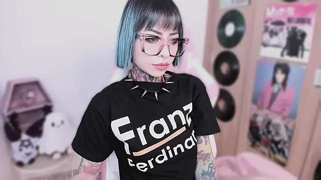 shes creepy online show from April 1, 2026, 10:16 am