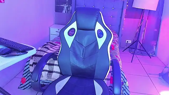 liam scoot  online show from March 25, 2026, 6:02 am