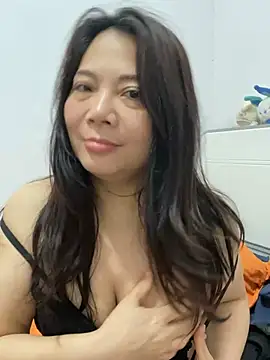 yu19988 online show from April 16, 2026, 12:00 am