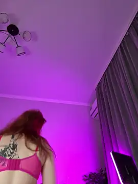 RedheadQueen  online show from April 6, 2026, 1:23 pm