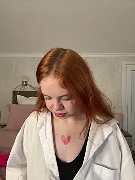 RedheadQueen  online show from May 24, 2026, 2:17 pm