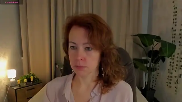 Snapshot of LeticiaRomano chatting on April 19, 2026, 3:51 am LeticiaRomano online show from April 19, 2026, 3:51 am
