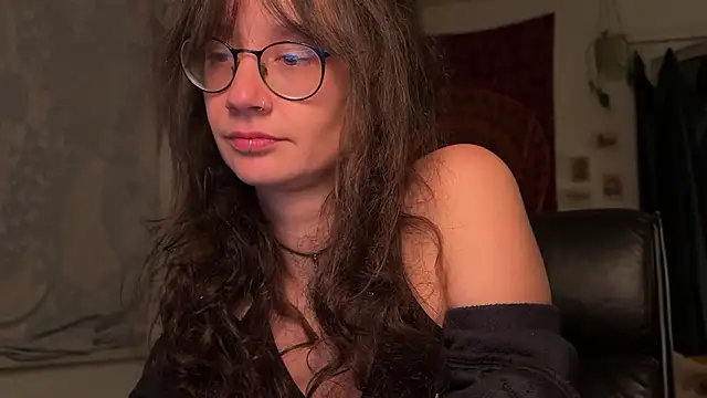 nyxo  online show from April 5, 2026, 9:54 pm