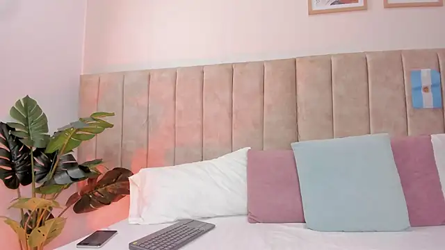 Snapshot of AgathaSavage chatting on July 17, 2026, 2:42 am AgathaSavage online show from July 17, 2026, 2:42 am