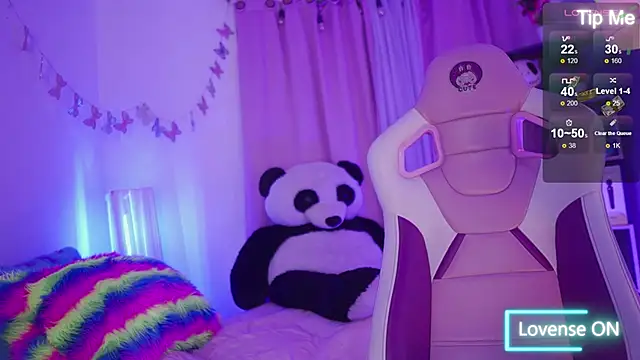 nahomy 2308 online show from April 17, 2026, 11:57 am