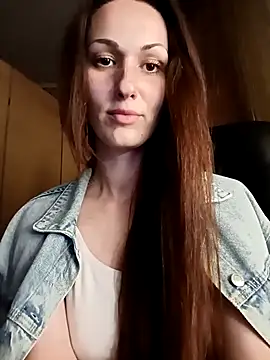 LunaCrystall online show from April 3, 2026, 6:14 pm