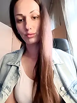 LunaCrystall online show from April 7, 2026, 4:20 pm