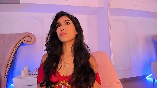 LucianaBlanco  online show from May 29, 2026, 8:37 pm