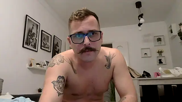 Snapshot of yanick931 chatting on May 15, 2026, 11:03 pm yanick931 online show from May 15, 2026, 11:03 pm