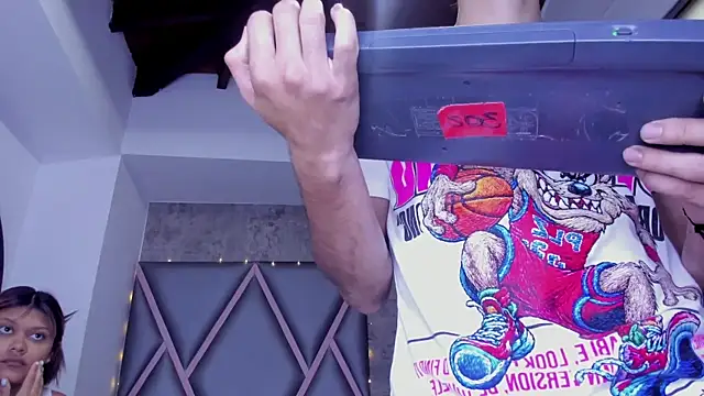 Wolf Kitty online show from April 17, 2026, 11:24 am