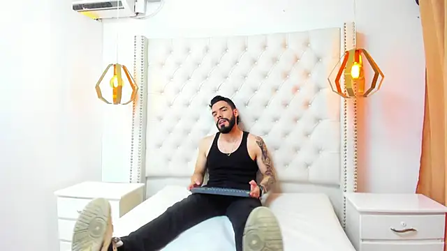 JEAN LEWIS2 online show from April 17, 2026, 7:38 pm