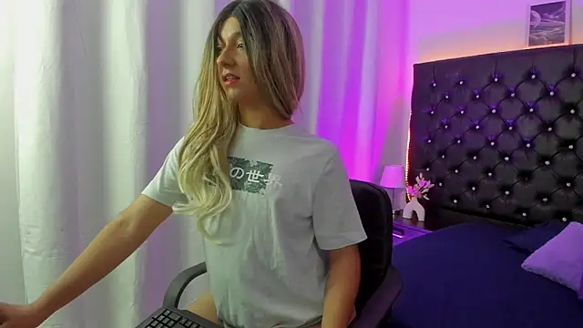 BellaRoge online show from March 24, 2026, 5:40 am