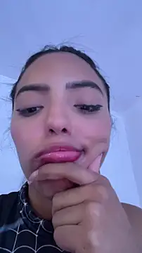 sylphiee  online show from April 13, 2026, 6:01 pm