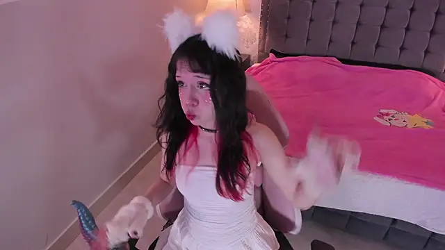 kitticam online show from April 14, 2026, 8:14 pm