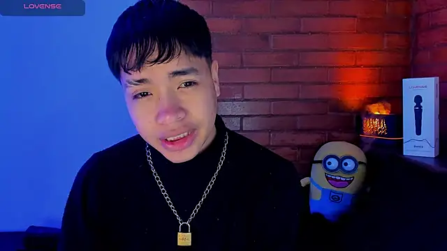 Snapshot of Lee_Colee chatting on April 18, 2026, 12:40 pm Lee Colee online show from April 18, 2026, 12:40 pm