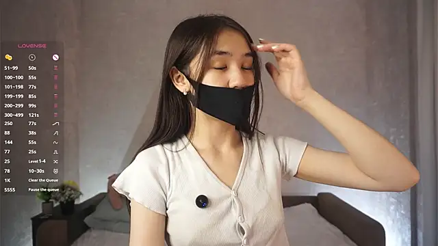 CherrylLlams online show from April 12, 2026, 5:49 pm