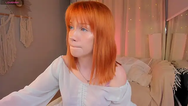 lisa sunny  online show from April 15, 2026, 7:58 pm