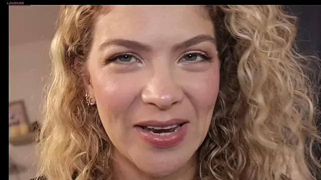  Velora online show from April 18, 2026, 3:53 am