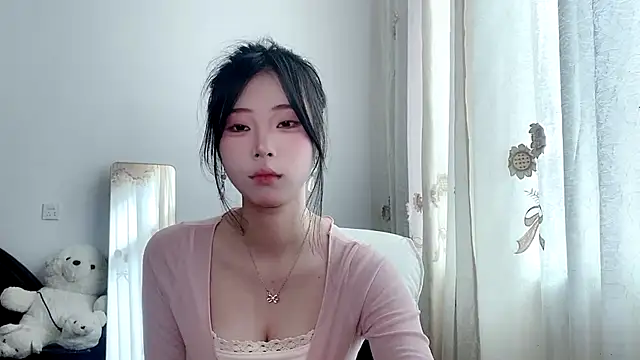 yiyibaby2026 online show from April 17, 2026, 2:36 am