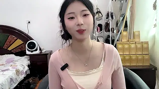 yiyibaby2026 online show from March 27, 2026, 3:04 am