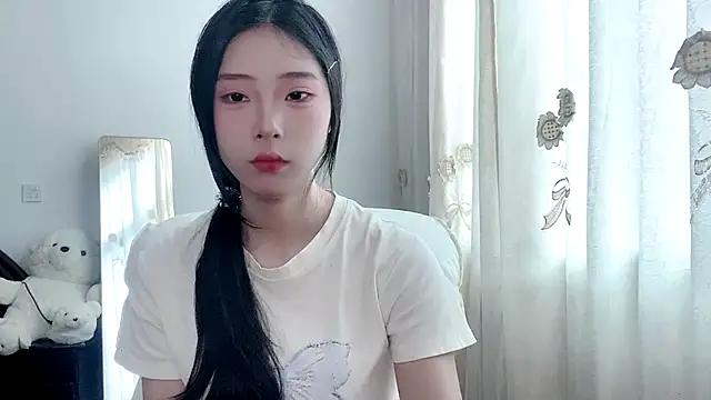 yiyibaby2026 online show from April 18, 2026, 4:26 am