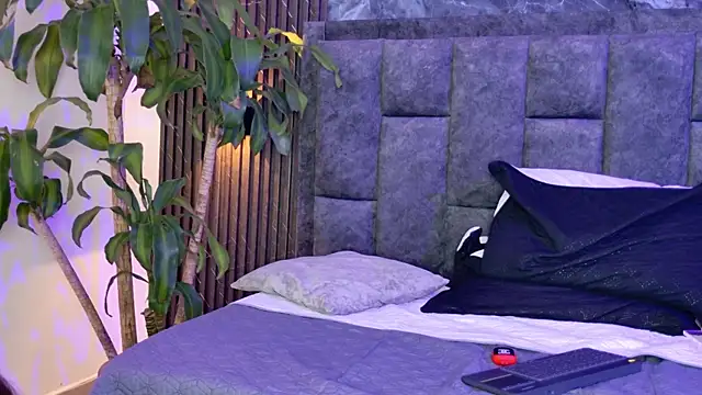 Safiro Evans online show from April 29, 2026, 6:03 pm